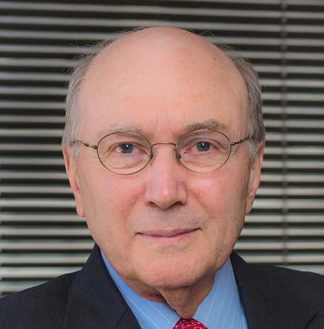 Donald Kufe, Donald W Kufe, MD, photographed for Paths of Progress article on Vaccine Therapy. Photo by Sam Ogden.